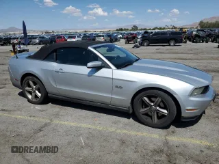 2012 Ford Mustang GT z VIN 1ZVBP8FF6C5268005, wystawiony jako Copart lot #59921495 z przebiegiem Nie podano mil oraz Szkoda całkowita • Salvage title. Historia ofert i sprzedaży dostępna na DreamBid. Obrazek 4.