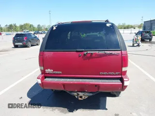 1996 Chevrolet Blazer z VIN 1GNDT13W7T2254321, wystawiony jako IAAI lot #42222288 z przebiegiem Nie podano mil oraz . Historia ofert i sprzedaży dostępna na DreamBid. Obrazek 16.