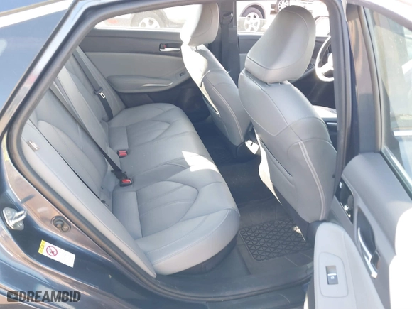 2019 Toyota Avalon Hybrid Limited with VIN 4T1B21FB0KU003585, listed as a IAAI auction lot 41430671 with 46,104 mi miles. Bid and sale history available at carsss.com. Image 8.