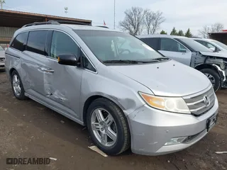 2011 Honda Odyssey Touring with VIN 5FNRL5H9XBB049886, listed as a IAAI auction lot 41821961 with 198,018 mi miles. Bid and sale history available at carsss.com. Image 1.