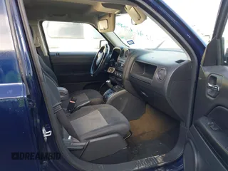 2016 Jeep Patriot Latitude z VIN 1C4NJPFA8GD615264, wystawiony jako IAAI lot #42422580 z przebiegiem 80 867 mil mil oraz . Historia ofert i sprzedaży dostępna na DreamBid. Obrazek 5.