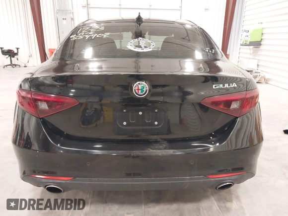 2017 Alfa Romeo Giulia Ti z VIN ZARFAECN7H7554902, wystawiony jako IAAI lot #41599442 z przebiegiem 84 045 mil mil oraz . Historia ofert i sprzedaży dostępna na DreamBid. Obrazek 16.
