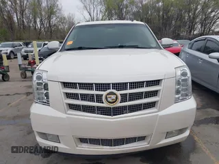 2012 Cadillac Escalade Premium z VIN 1GYS4CEF7CR283261, wystawiony jako IAAI lot #41902992 z przebiegiem 211 232 mil mil oraz . Historia ofert i sprzedaży dostępna na DreamBid. Obrazek 13.