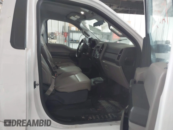 2017 Ford F-250 XL с VIN 1FDBF2A68HEC99835, выставлен на аукционе IAAI как лот 41574205 с пробегом 61 847 миль миль и . История ставок и продаж доступна на DreamBid. Изображение 5.