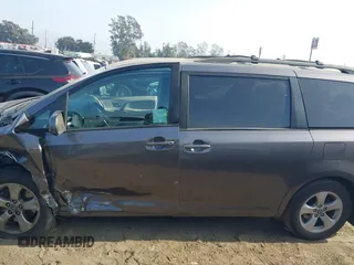 2019 Toyota Sienna LE Auto Access Seat with VIN 5TDKZ3DC4KS987948, listed as a IAAI auction lot 41225296 with 104,189 mi miles and . Bid and sale history available at DreamBid. Image 14.