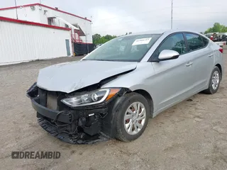 2017 Hyundai Elantra SE z VIN 5NPD74LF5HH171006, wystawiony jako IAAI lot #42268343 z przebiegiem 83 303 mil mil oraz . Historia ofert i sprzedaży dostępna na DreamBid. Obrazek 2.