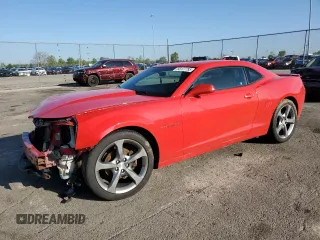 2014 Chevrolet Camaro LT z VIN 2G1FB1E3XE9236240, wystawiony jako Copart lot #56127785 z przebiegiem 110 233 mil mil oraz Szkoda całkowita • Salvage title. Historia ofert i sprzedaży dostępna na DreamBid. Obrazek 1.