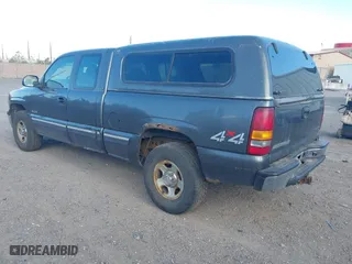 2002 Chevrolet Silverado 1500 LS with VIN 1GCEK19T52E222526, listed as a IAAI auction lot 41915841 with 200,786 mi miles. Bid and sale history available at carsss.com. Image 3.