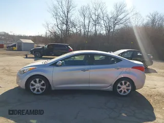 2013 Hyundai Elantra GLS z VIN KMHDH4AE5DU494992, wystawiony jako IAAI lot #41698877 z przebiegiem 56 324 mil mil oraz . Historia ofert i sprzedaży dostępna na DreamBid. Obrazek 14.