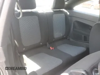 2018 Volkswagen Beetle S z VIN 3VWFD7AT6JM717370, wystawiony jako Copart lot #55814455 z przebiegiem 87 902 mil mil oraz Szkoda całkowita • Salvage title. Historia ofert i sprzedaży dostępna na DreamBid. Obrazek 10.