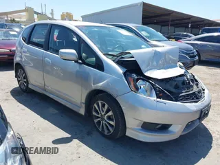 2013 Honda Fit Sport с VIN JHMGE8H56DC009996, выставлен на аукционе IAAI как лот 42349929 с пробегом 152 779 миль миль и . История ставок и продаж доступна на DreamBid. Изображение 1.