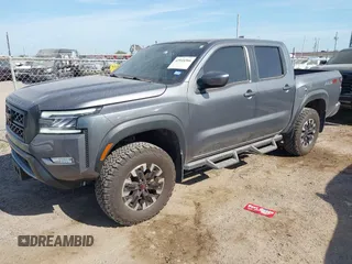 2023 Nissan Frontier Pro-4X z VIN 1N6ED1EK0PN670619, wystawiony jako IAAI lot #42044366 z przebiegiem 26 475 mil mil oraz . Historia ofert i sprzedaży dostępna na DreamBid. Obrazek 17.