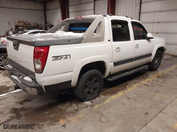 2005 Chevrolet Avalanche Z71 with VIN 3GNEK12Z45G285555, listed as a IAAI auction lot 41521082 with 235,615 mi miles. Bid and sale history available at carsss.com. Image 4.
