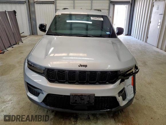 2024 Jeep Grand Cherokee Altitude with VIN 1C4RJHAG6RC124560, listed as a Copart auction lot 64229455 with 41,044 mi miles and Clean title. Bid and sale history available at DreamBid. Image 5.
