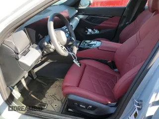2024 BMW i5 eDrive40 z VIN WBY33FK02RCR43716, wystawiony jako Copart lot #68262434 z przebiegiem Nie podano mil oraz Szkody całkowita. Historia ofert i sprzedaży dostępna na DreamBid. Obrazek 7.