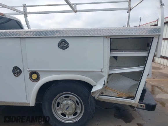 2016 Ford F-250 XL with VIN 1FD7X2A60GEA17446, listed as a IAAI auction lot 42373465 with 117,847 mi miles and . Bid and sale history available at DreamBid. Image 6.