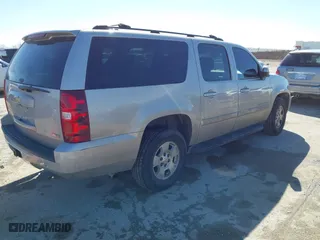 2007 Chevrolet Suburban LTZ with VIN 3GNFC16037G200947, listed as a IAAI auction lot 41699274 with 217,182 mi miles. Bid and sale history available at carsss.com. Image 4.