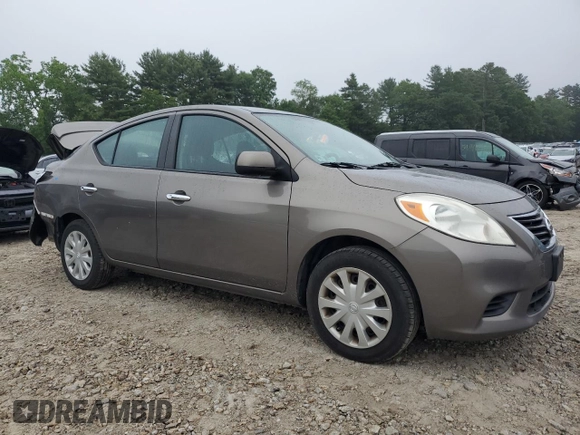 2013 Nissan Versa S Plus z VIN 3N1CN7AP0DL836583, wystawiony jako Copart lot #59380985 z przebiegiem 97 752 mil mil oraz Czysty tytuł • Clean title. Historia ofert i sprzedaży dostępna na DreamBid. Obrazek 4.