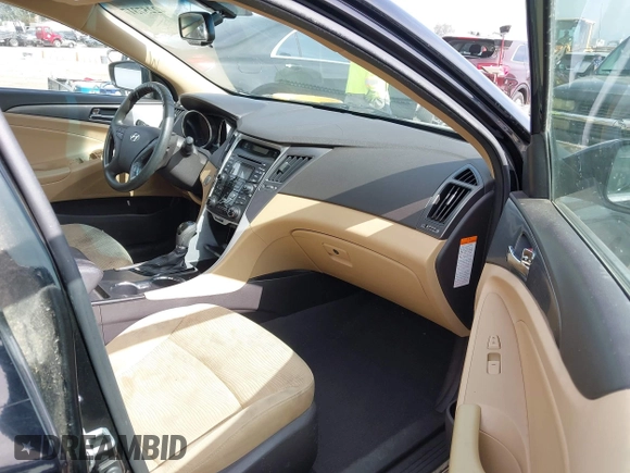 2012 Hyundai Sonata Hybrid z VIN KMHEC4A44CA024933, wystawiony jako IAAI lot #42257317 z przebiegiem 134 148 mil mil oraz . Historia ofert i sprzedaży dostępna na DreamBid. Obrazek 5.