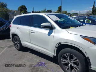 2018 Toyota Highlander LE z VIN 5TDZZRFH2JS278492, wystawiony jako IAAI lot #39094360 z przebiegiem 44 531 mil mil oraz . Historia ofert i sprzedaży dostępna na DreamBid. Obrazek 13.