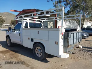 2002 Ford F-250 XL z VIN 1FTNF20L72ED15488, wystawiony jako IAAI lot #41626743 z przebiegiem 282 415 mil mil oraz . Historia ofert i sprzedaży dostępna na DreamBid. Obrazek 3.