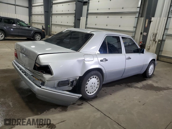 1995 Mercedes-Benz E 320 with VIN WDBEA32E2SC168493, listed as a Copart auction lot 82365704 with 102,066 mi miles and Salvage Title. Bid and sale history available at DreamBid. Image 3.