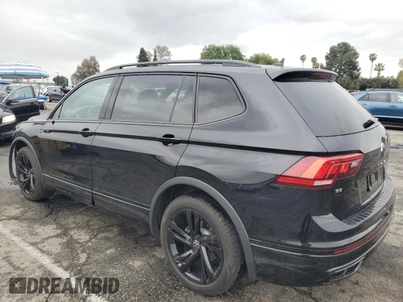 2023 Volkswagen Tiguan SE R-Line Black z VIN 3VVCB7AXXPM033818, wystawiony jako Copart lot #48759425 z przebiegiem 24 260 mil mil oraz Szkoda całkowita • Salvage title. Historia ofert i sprzedaży dostępna na DreamBid. Obrazek 2.