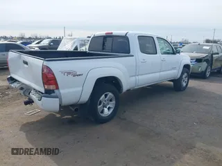 2005 Toyota Tacoma PreRunner with VIN 5TEKU72N55Z069188, listed as a IAAI auction lot 41561796 with 233,474 mi miles. Bid and sale history available at carsss.com. Image 4.