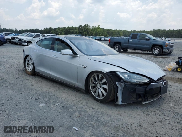 2013 Tesla Model S с VIN 5YJSA1DNXDFP04134, выставлен на аукционе Copart как лот 62660125 с пробегом 150 560 миль миль и Чистый • Clean title. История ставок и продаж доступна на DreamBid. Изображение 4.