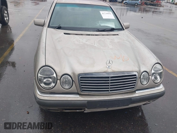 1997 Mercedes-Benz E-Class with VIN WDBJF72F0VA323171, listed as a IAAI auction lot 41739952 with 1 mi miles. Bid and sale history available at carsss.com. Image 11.