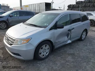 2013 Honda Odyssey LX with VIN 5FNRL5H22DB028827, listed as a IAAI auction lot 41775121 with 211,205 mi miles. Bid and sale history available at carsss.com. Image 17.