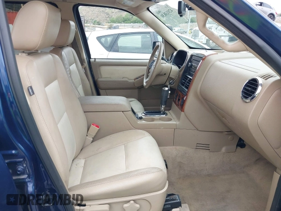 2008 Ford Explorer Eddie Bauer z VIN 1FMEU64E58UA04659, wystawiony jako IAAI lot #42013830 z przebiegiem 127 317 mil mil oraz . Historia ofert i sprzedaży dostępna na DreamBid. Obrazek 5.