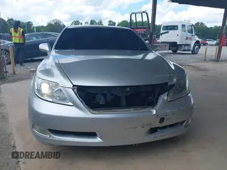 2007 Lexus LS 460 z VIN JTHBL46F575044235, wystawiony jako IAAI lot #42518998 z przebiegiem 224 489 mil mil oraz . Historia ofert i sprzedaży dostępna na DreamBid. Obrazek 13.