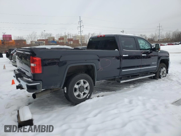 2018 GMC Sierra 2500HD SLT with VIN 1GT12TEY5JF261458, listed as a Copart auction lot 41449335 with 231,575 mi miles and Salvage Title. Bid and sale history available at carsss.com. Image 3.