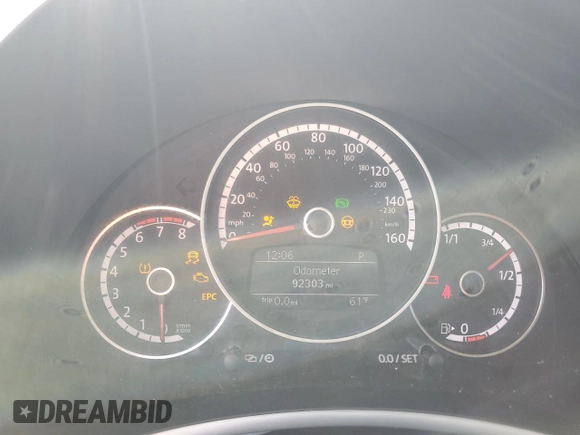 2014 Volkswagen Beetle 1.8T z VIN 3VWJ17AT1EM665073, wystawiony jako Copart lot #47805405 z przebiegiem 92 303 mil mil oraz Szkoda całkowita • Salvage title. Historia ofert i sprzedaży dostępna na DreamBid. Obrazek 9.