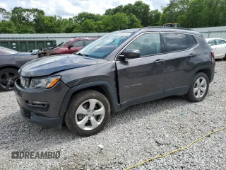 2021 Jeep Compass Latitude z VIN 3C4NJCBB4MT604629, wystawiony jako Copart lot #54324715 z przebiegiem 83 740 mil mil oraz Szkody całkowita. Historia ofert i sprzedaży dostępna na DreamBid. Obrazek 1.