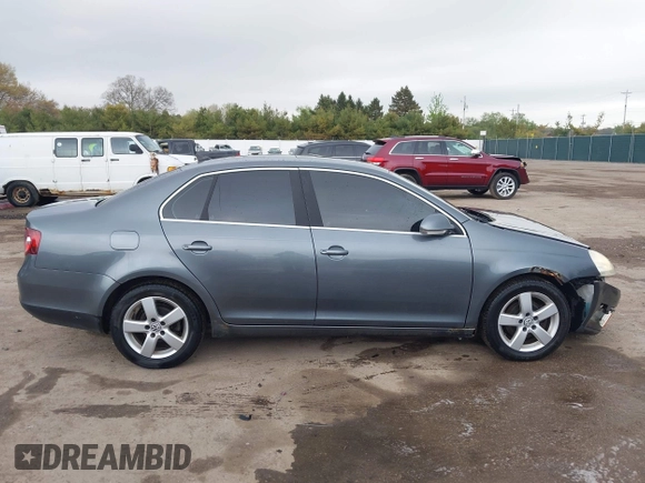 2008 Volkswagen Jetta SE z VIN 3VWRM71K18M135790, wystawiony jako IAAI lot #42165888 z przebiegiem 147 523 mil mil oraz . Historia ofert i sprzedaży dostępna na DreamBid. Obrazek 13.