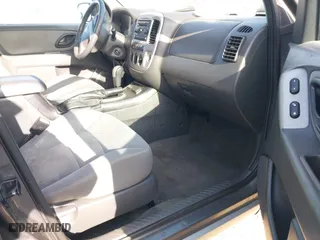 2006 Ford Escape Hybrid with VIN 1FMCU96H76KA56562, listed as a IAAI auction lot 42096713 with 148,963 mi miles. Bid and sale history available at carsss.com. Image 5.