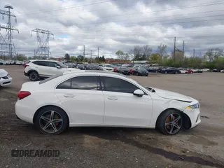 2019 Mercedes-Benz A 220 z VIN WDD3G4FB1KW030381, wystawiony jako IAAI lot #42050253 z przebiegiem 86 034 mil mil oraz . Historia ofert i sprzedaży dostępna na DreamBid. Obrazek 12.
