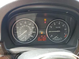 2011 BMW 3 Series 328i xDrive z VIN WBAPK5C57BA654405, wystawiony jako Copart lot #63236275 z przebiegiem 200 654 mil mil oraz Szkoda całkowita • Salvage title. Historia ofert i sprzedaży dostępna na DreamBid. Obrazek 9.