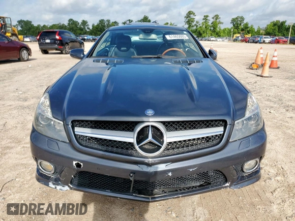 2011 Mercedes-Benz SL 550 z VIN WDBSK7BA8BF164435, wystawiony jako Copart lot #61465885 z przebiegiem 67 462 mil mil oraz Szkoda całkowita • Salvage title. Historia ofert i sprzedaży dostępna na DreamBid. Obrazek 5.