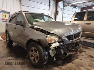 2004 Kia Sorento LX with VIN KNDJC733545251146, listed as a IAAI auction lot 41588725 with 139,571 mi miles. Bid and sale history available at carsss.com. Image 1.