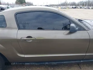 2005 Ford Mustang Deluxe with VIN 1ZVFT80N955159084, listed as a IAAI auction lot 41501154 with 222,942 mi miles. Bid and sale history available at carsss.com. Image 14.