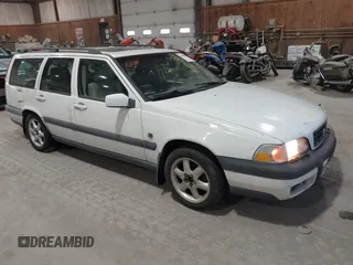 1999 Volvo V70 XC with VIN YV1LZ56D9X2541583, listed as a IAAI auction lot 41900992 with 190,449 mi miles. Bid and sale history available at carsss.com. Image 1.