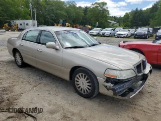 2005 Lincoln Town Car Signature z VIN 1LNHM81W35Y626266, wystawiony jako Copart lot #57461675 z przebiegiem 315 827 mil mil oraz Czysty tytuł • Clean title. Historia ofert i sprzedaży dostępna na DreamBid. Obrazek 4.