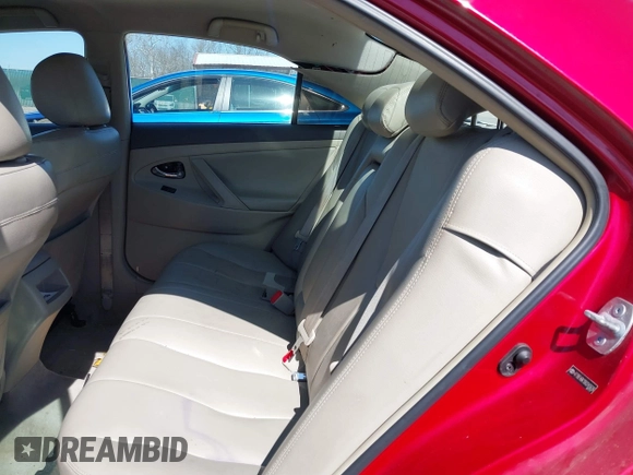 2008 Toyota Camry LE z VIN 4T1BE46K18U245626, wystawiony jako IAAI lot #41747169 z przebiegiem 135 661 mil mil oraz . Historia ofert i sprzedaży dostępna na DreamBid. Obrazek 8.