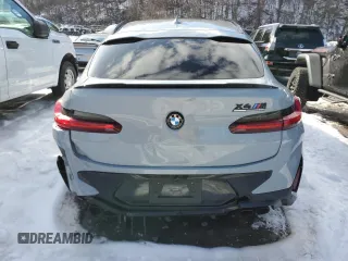 2024 BMW X4 M z VIN 5YM23EC01R9W18369, wystawiony jako Copart lot #53838455 z przebiegiem 11 550 mil mil oraz Szkody całkowita. Historia ofert i sprzedaży dostępna na DreamBid. Obrazek 6.