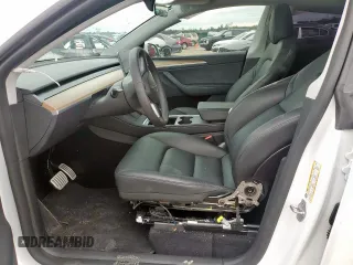 2024 Tesla Model Y Performance z VIN 7SAYGDEF0RA266605, wystawiony jako Copart lot #57820905 z przebiegiem Nie podano mil oraz Szkoda całkowita • Salvage title. Historia ofert i sprzedaży dostępna na DreamBid. Obrazek 7.