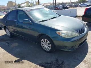 2006 Toyota Camry STD z VIN 4T1BE30K16U135949, wystawiony jako IAAI lot #42289333 z przebiegiem 270 613 mil mil oraz . Historia ofert i sprzedaży dostępna na DreamBid. Obrazek 1.
