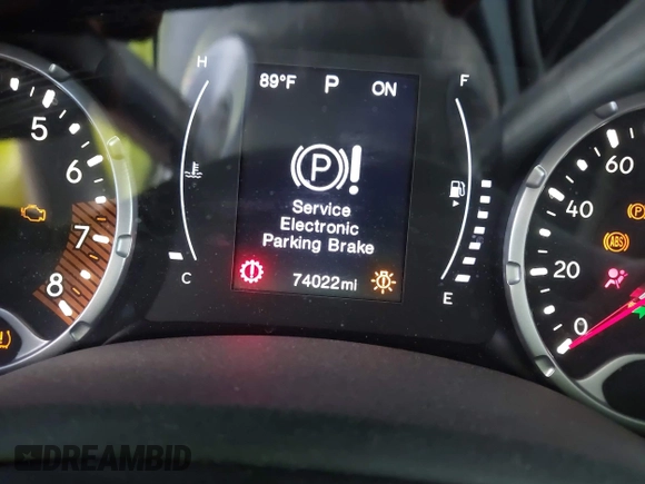 2020 Jeep Renegade Altitude z VIN ZACNJABB0LPL55950, wystawiony jako IAAI lot #42222826 z przebiegiem 74 022 mil mil oraz . Historia ofert i sprzedaży dostępna na DreamBid. Obrazek 16.